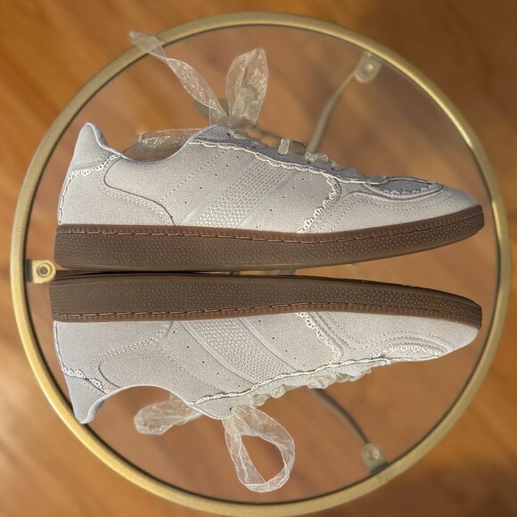 New! Ivory wingtips with lace detail and organza ties, size 8.5 from Cushionaire - Picture 9 of 16